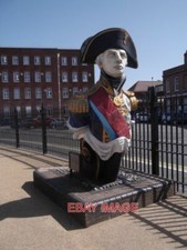 PHOTO  LORD NELSON STATUE