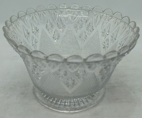 Small fine cut glass sweet - cut,