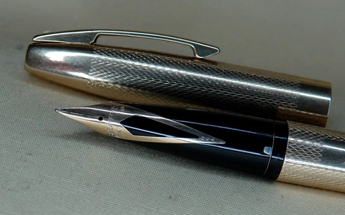 Sheaffer 9ct gold fountain - , pen