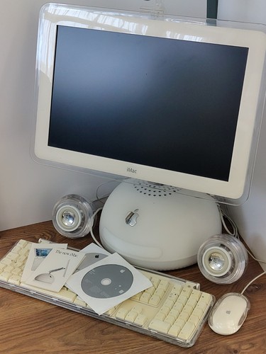 Classic retro apple - g4, 17