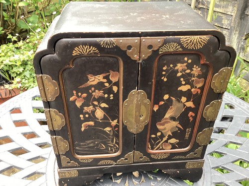 Vintage black gold - +, lacquer