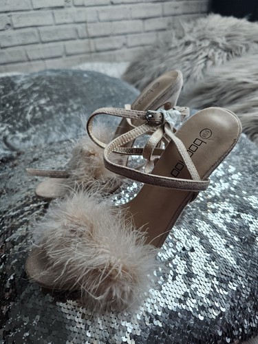 Never worn nude fluffy - worn,