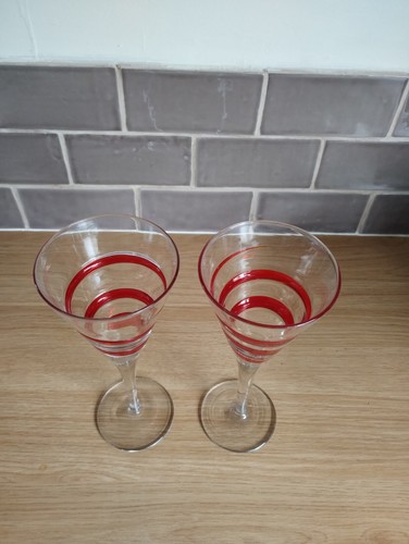 Vintage two pier - vintage, red