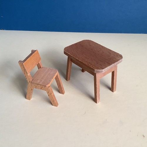 Vintage scale dolls house - 1:16,