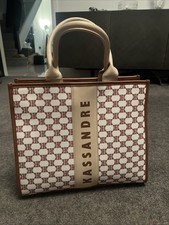 Kassandre Brown Pattern