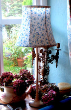 A CHARMING VINTAGE BOUDOIR  LAMP ~ COMPLETE WITH  A PRETTY DITSY FLORAL SHADE