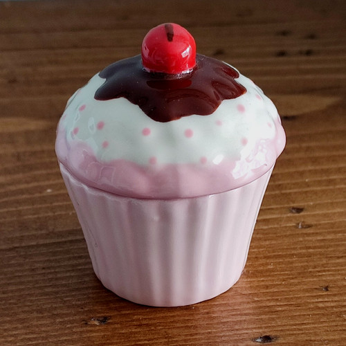 Small cupcake shaped ceramic - small,