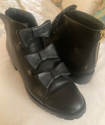 Black leather troupe bow - , boots