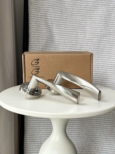 Dual chrome door handles - chrome,