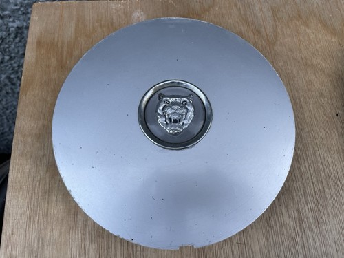 Jaguar alloy wheel centre cap - jaguar,