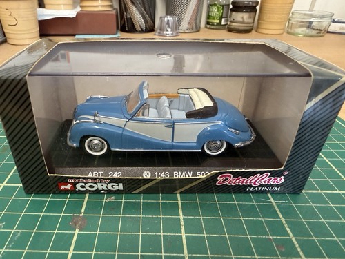 Corgi 96650 art 242 - corgi, detail