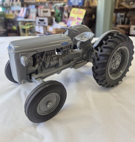 Scale model grey ferguson - scale,