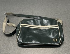 Fred Perry Shoulder Messenger Bag Green With Cream Piping