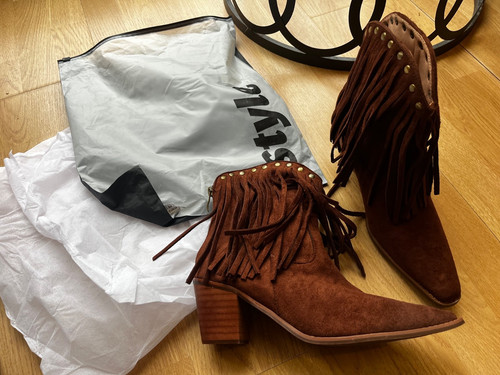 New women brown - new, western