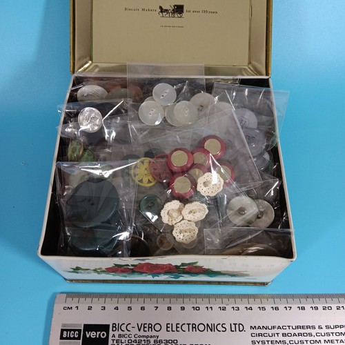 Vintage tin full - vintage, buttons