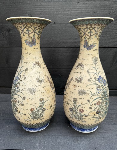 Pair satsuma style - of,
