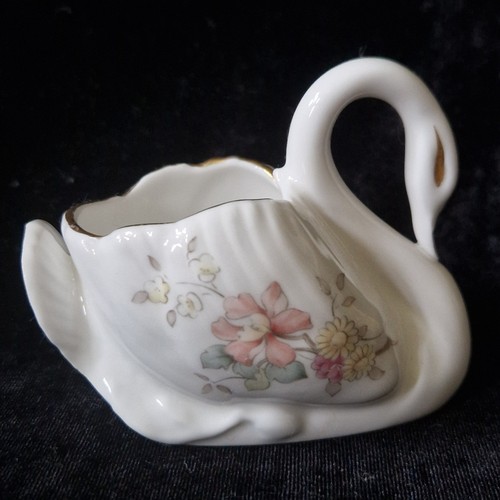 Lovely vintage royal doulton - lovely,