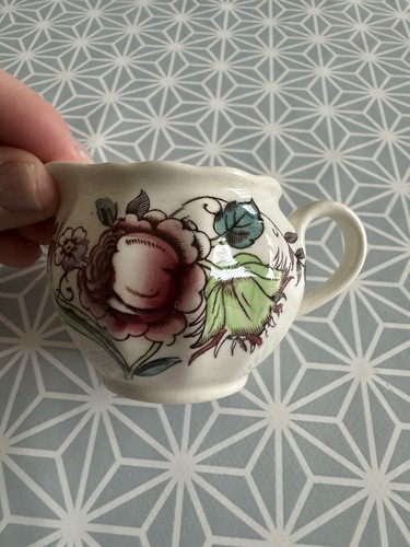 Pretty vintage floral jug - , dee