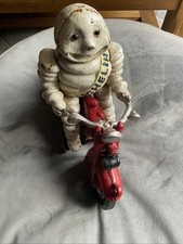 MICHELIN TYRE  SMILING MAN ON