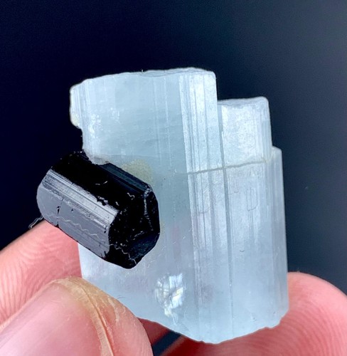 Carat aquamarine crystal - 42,