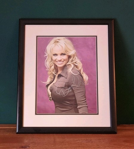 Pamela anderson signed photo - pamela,