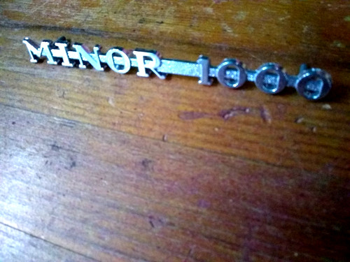 Morris minor bonnet badge - minor,