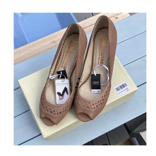 Next sole survivor brown - next,