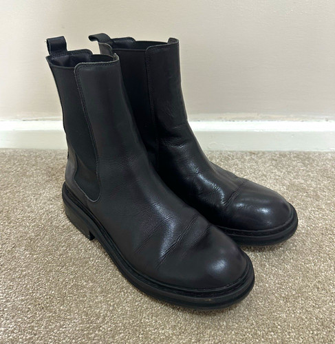 Clarks black leather chelsea - black,