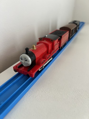 Tomy trackmaster james train - james,