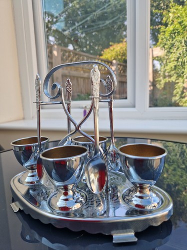 Set four egg cups with - egg,