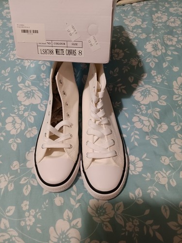 Stunning pair white - stunning, of