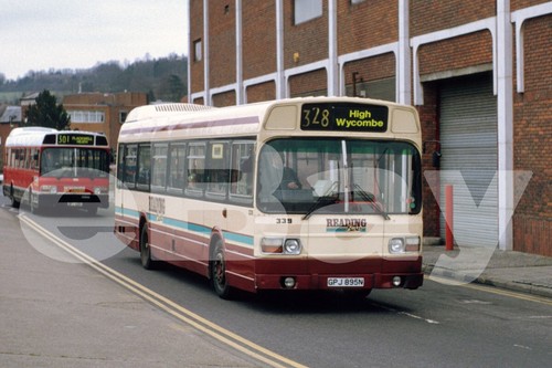 Bus photo reading buses - -, 339