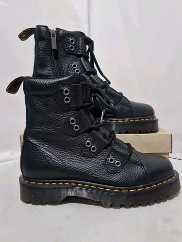 Martens boots size 7 uk - martens,