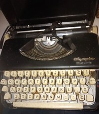 Olympia Splendid 66 Portable Typewriter With Case Vintage