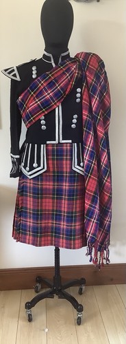 Men kilt and - pipers, fly