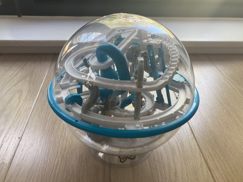 Labyrinth ball game - 3d,