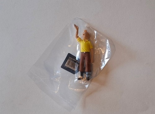 Tintin yellow jumper waving - jumper,