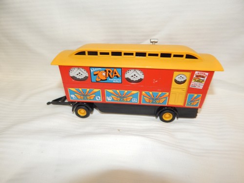 Corgi showmans caravan living - showmans,
