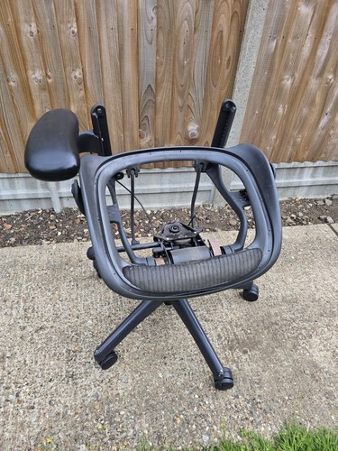 Herman miller aeron size - size, b