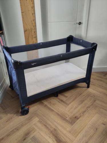 Baby dan travel cot - baby,