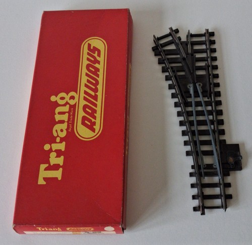Tri ang gauge - r490, left