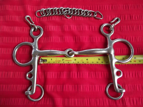 Jointed pelham bit horse with