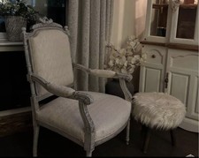 Gorgeous French Bow Top Chair