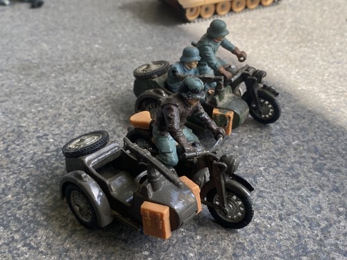 Britains deetail soldiers - x,