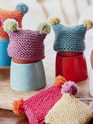 Cute easy knit egg cosy - easy,