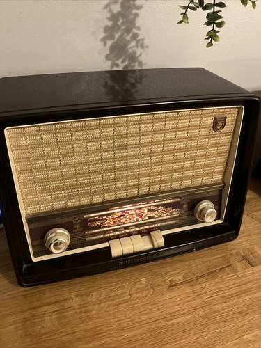 Phillips vintage radio - phillips,