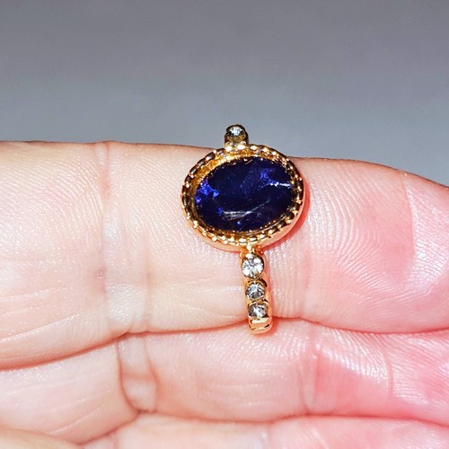 Blue sapphire colour - blue,
