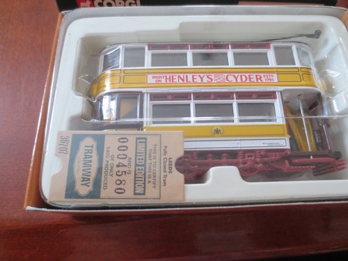 Corgi 36707 leeds fully closed - fully,