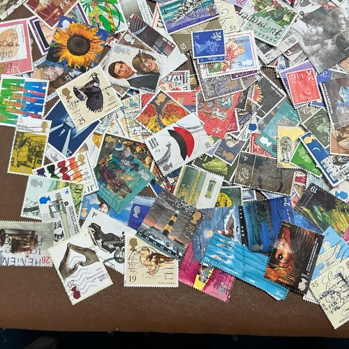 Stamps 500 all different - 500, qe