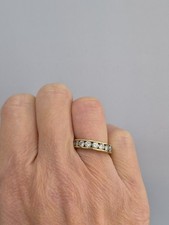 Diamond ring with 1 ct of